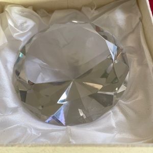 CRYSTAL DIAMOND CLEAR PAPER WEIGHT